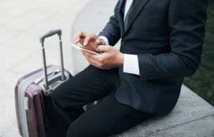 eSIM pentru călătorii de afaceri: cum pot companiile să reducă costurile de roaming international